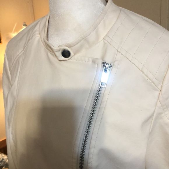 B Sweet leather like cream motorcycle style jacket size large feels fabulous - Picture 2 of 10